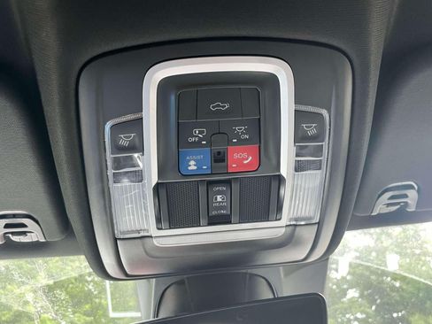 Used 2023 RAM 1500 Laramie AWD/4WD image 32