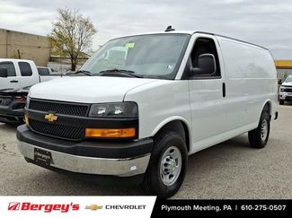 New 2025 Chevrolet Express 3500 Work Van w/ Driver Convenience Package video 1