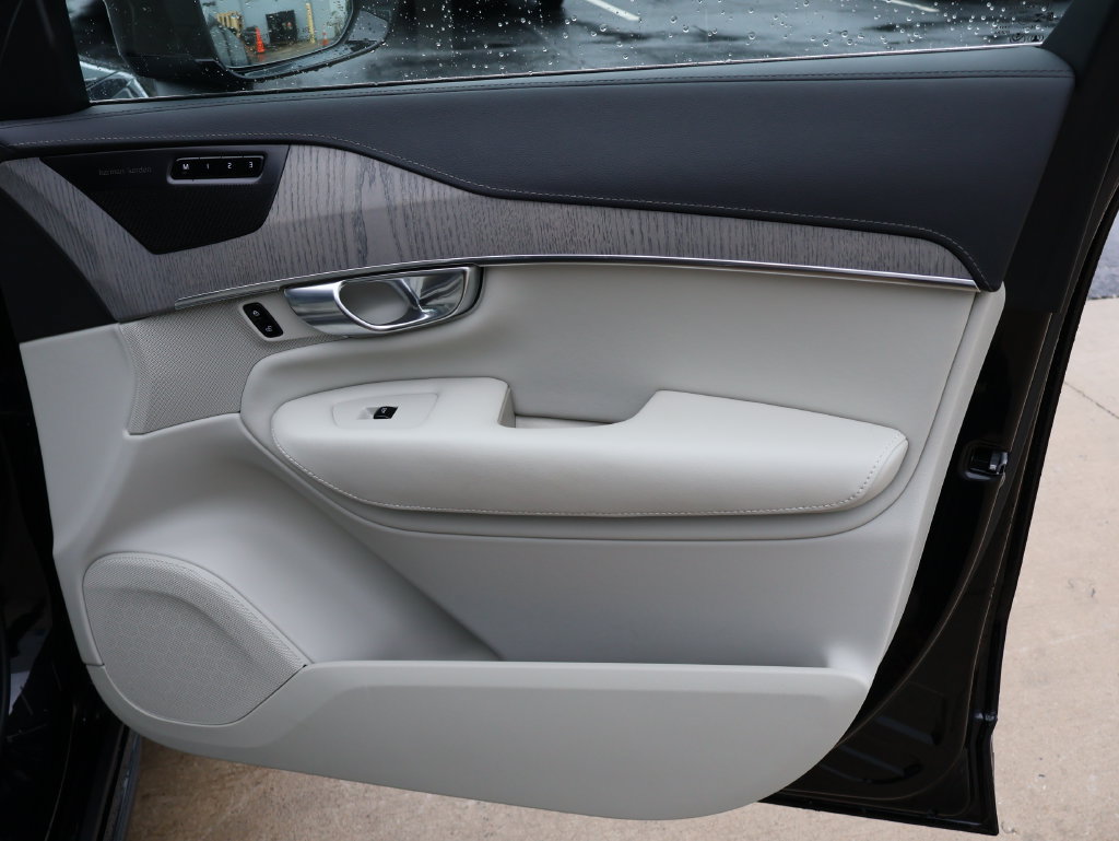 Used 2025 Volvo XC90 B6 Ultra w/ Protection Package Premier AWD/4WD image 13