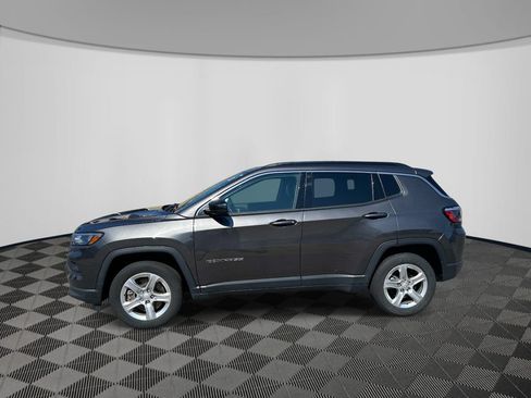 Used 2023 Jeep Compass Latitude AWD/4WD image 2