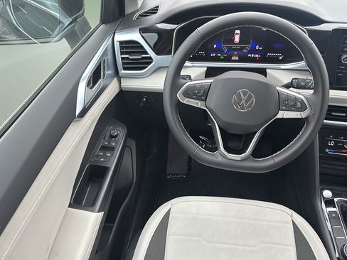 New 2026 Volkswagen Taos SE AWD/4WD image 18