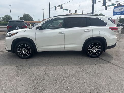 Used 2018 Toyota Highlander SE AWD/4WD image 2
