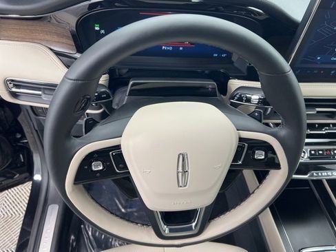 Certified 2025 Lincoln Corsair Reserve w/ Equipment Group 202A image 22