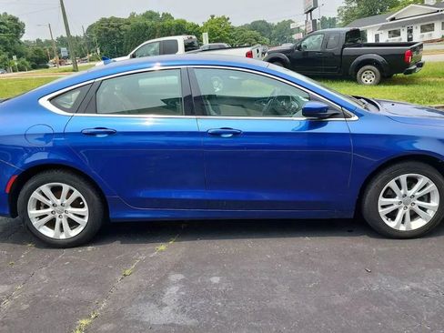 Used 2017 Chrysler 200 Limited Platinum FWD image 4