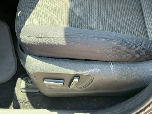 Used 2021 Toyota Highlander L FWD image 6