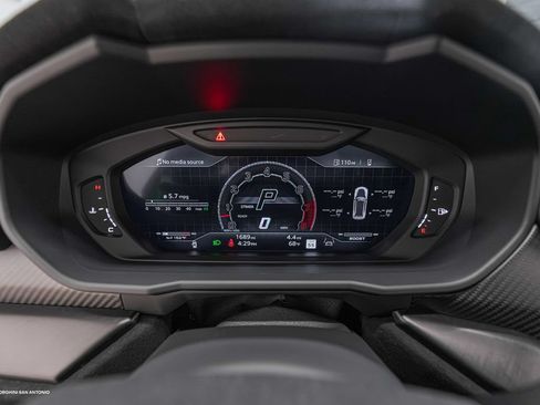 Used 2024 Lamborghini Urus Performante AWD/4WD image 42