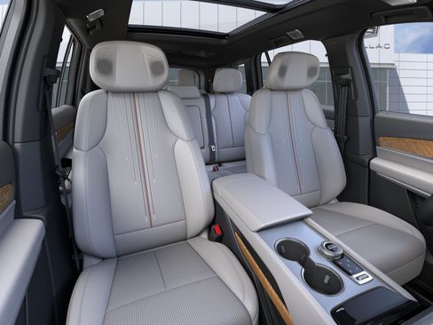 New 2027 Cadillac Vistiq Luxury AWD/4WD image 16