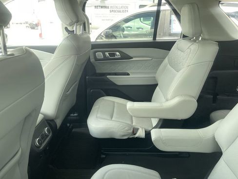 Used 2025 Ford Explorer Platinum w/ Ultimate Package AWD/4WD image 6
