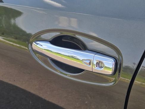 Used 2015 Nissan Rogue SL w/ SL Premium Package FWD image 22