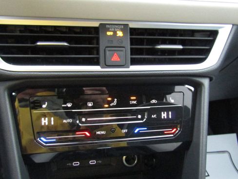 New 2026 Volkswagen Taos SE image 24