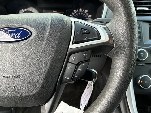 Used 2016 Ford Fusion SE image 24