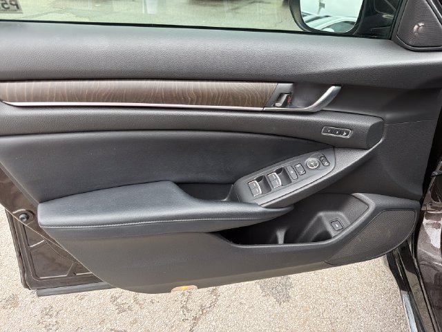 Used 2018 Honda Accord Touring image 16