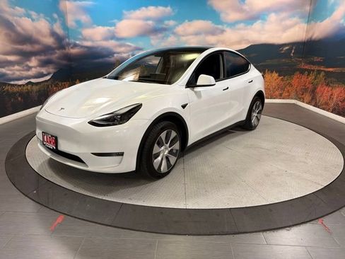 Used 2023 Tesla Model Y Long Range AWD/4WD image 4