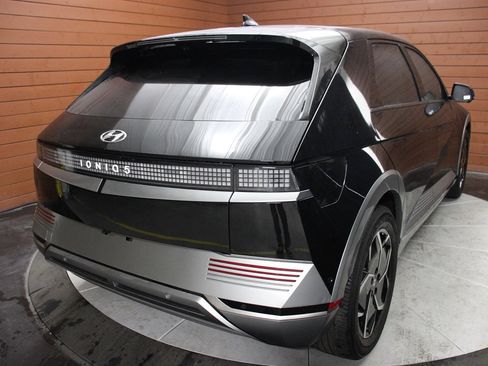 Used 2024 Hyundai Ioniq 5 Limited image 17