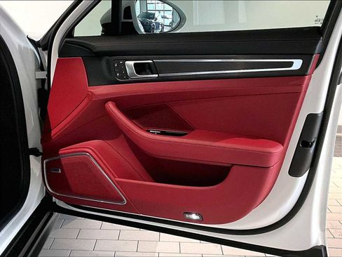 Used 2023 Porsche Panamera Platinum Edition image 27