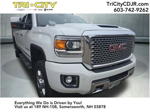 Used 2017 GMC Sierra 3500 Denali w/ Duramax Plus Package image 3
