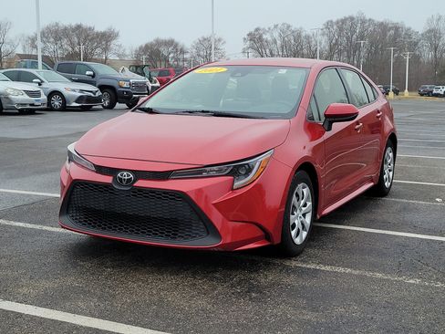 Used 2021 Toyota Corolla LE image 2