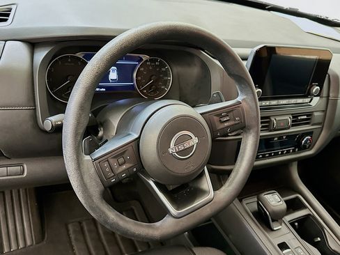 Used 2024 Nissan Pathfinder S image 18