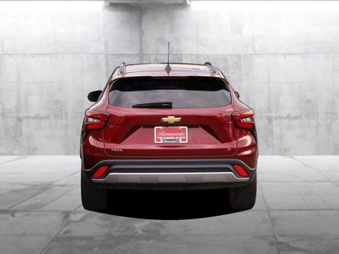 Used 2025 Chevrolet Trax LT FWD image 6