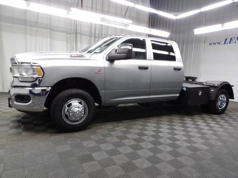 Used 2024 RAM 3500 Tradesman w/ Chrome Appearance Group AWD/4WD image 7