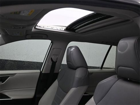 Used 2020 Toyota RAV4 XLE Premium image 29