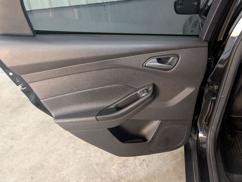 Used 2014 Ford Focus SE w/ Equipment Group 201A FWD image 42