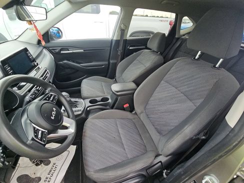 Used 2023 Kia Seltos LX AWD/4WD image 10