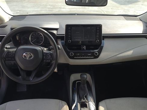 Used 2020 Toyota Corolla LE FWD image 3