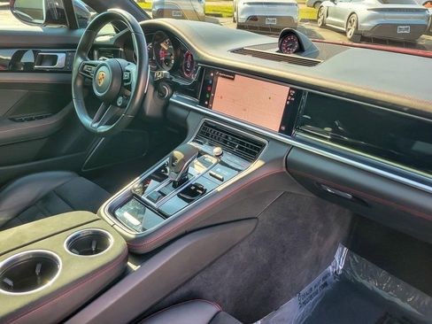 Used 2022 Porsche Panamera GTS image 21