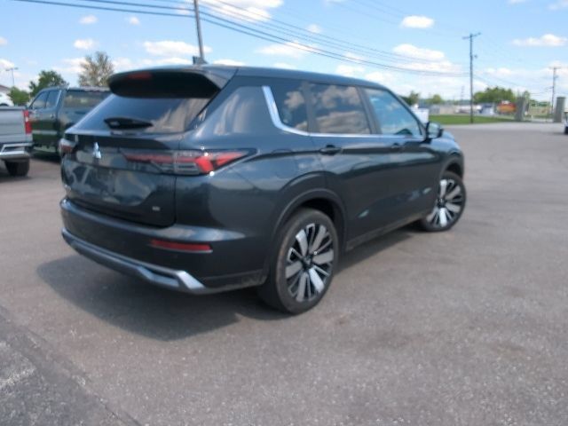 Used 2025 Mitsubishi Outlander SE AWD/4WD image 31