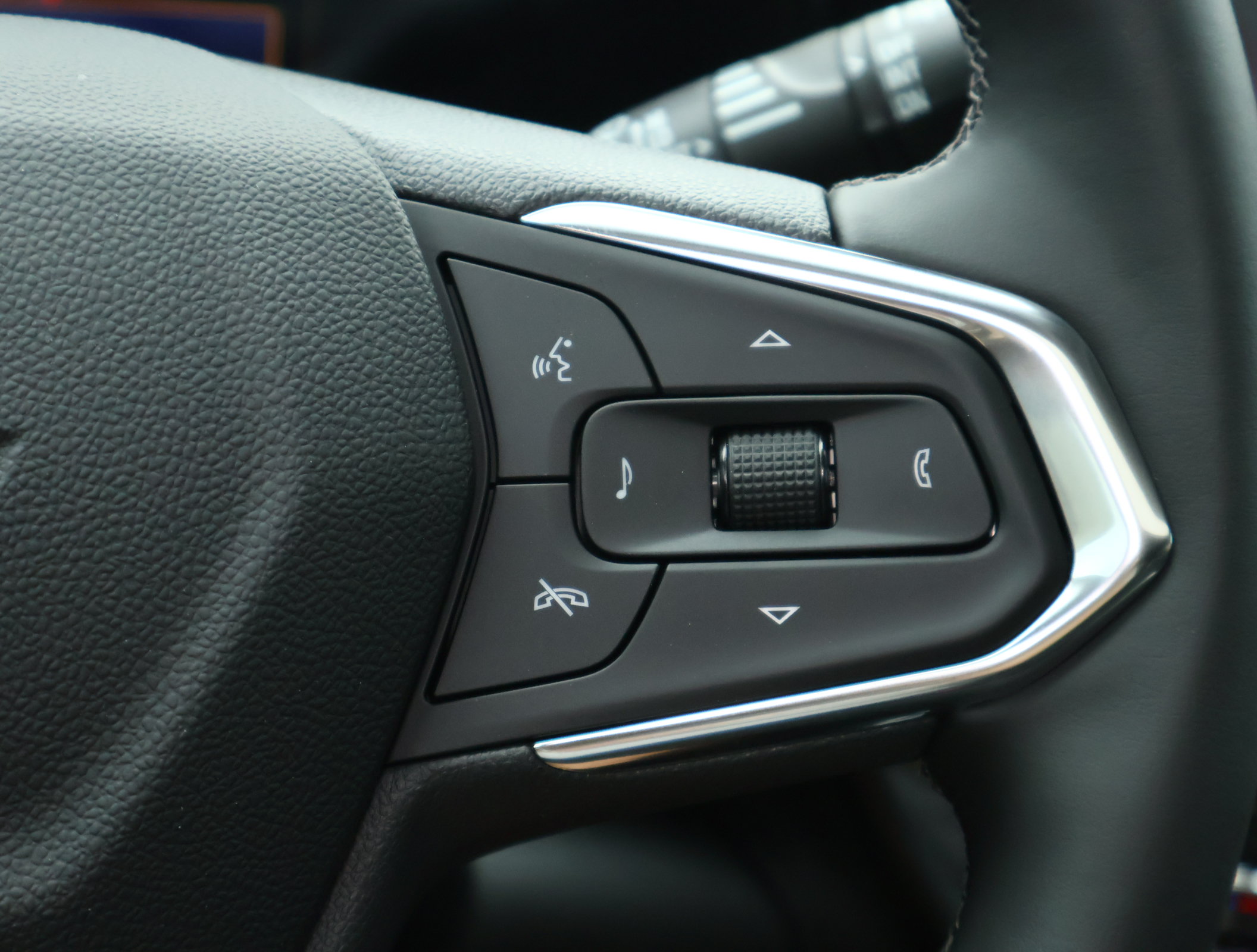 New 2026 Chevrolet Trax ACTIV w/ Sunroof Package FWD image 14