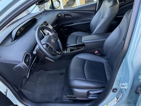 Used 2021 Toyota Prius XLE w/ Advanced Technology Package image 11
