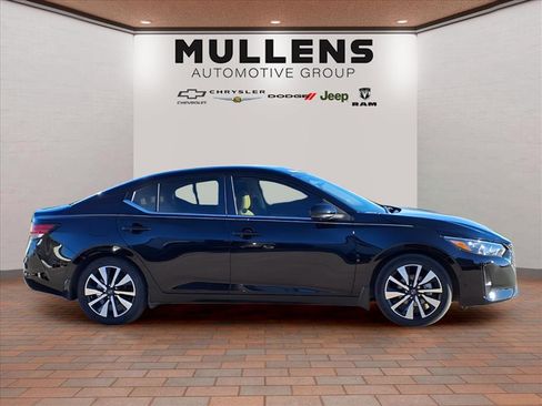 Used 2024 Nissan Sentra SV w/ SV Premium Package image 4