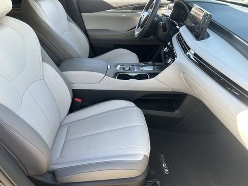 Certified 2026 INFINITI QX60 Luxe w/ Family Package AWD/4WD image 12