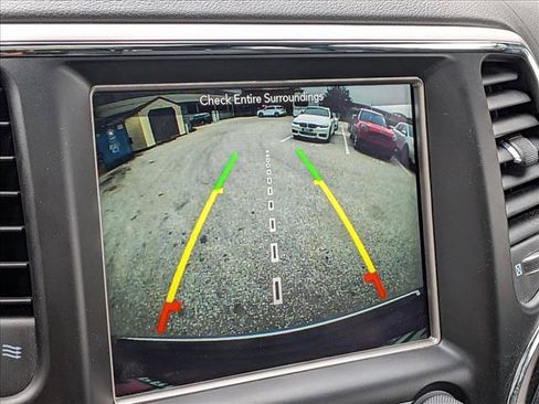 Used 2018 Jeep Grand Cherokee Overland AWD/4WD image 14