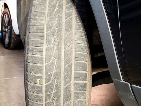 Used 2017 Land Rover Discovery Sport SE image 37