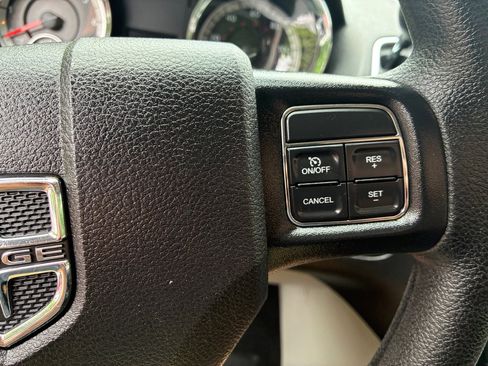 Used 2019 Dodge Grand Caravan SE FWD image 29