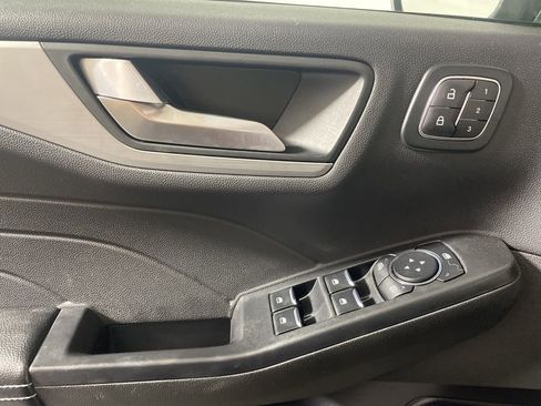 Used 2024 Ford Escape Platinum image 9