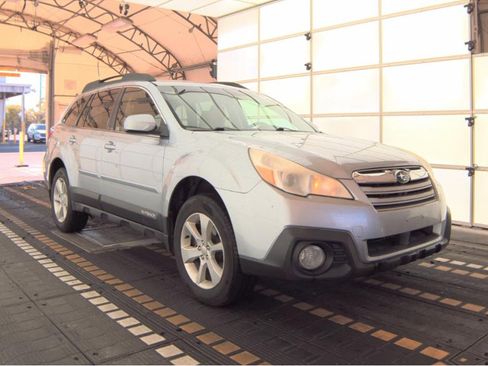 Used 2013 Subaru Outback 2.5i Premium w/ All-Weather Pkg image 4
