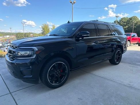 Used 2023 Ford Expedition Max Limited RWD image 3