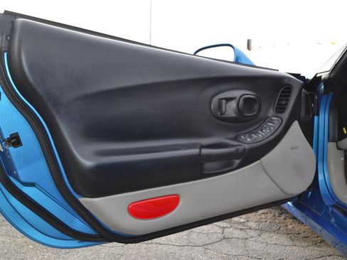 Used 2000 Chevrolet Corvette Convertible w/ Memory Pkg image 26