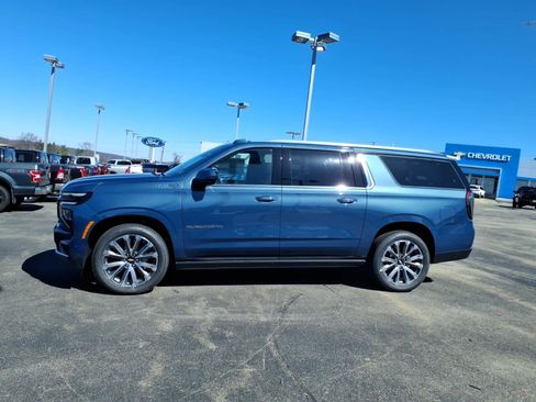 New 2026 Chevrolet Suburban High Country AWD/4WD image 2