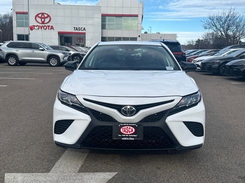 Used 2019 Toyota Camry SE image 2
