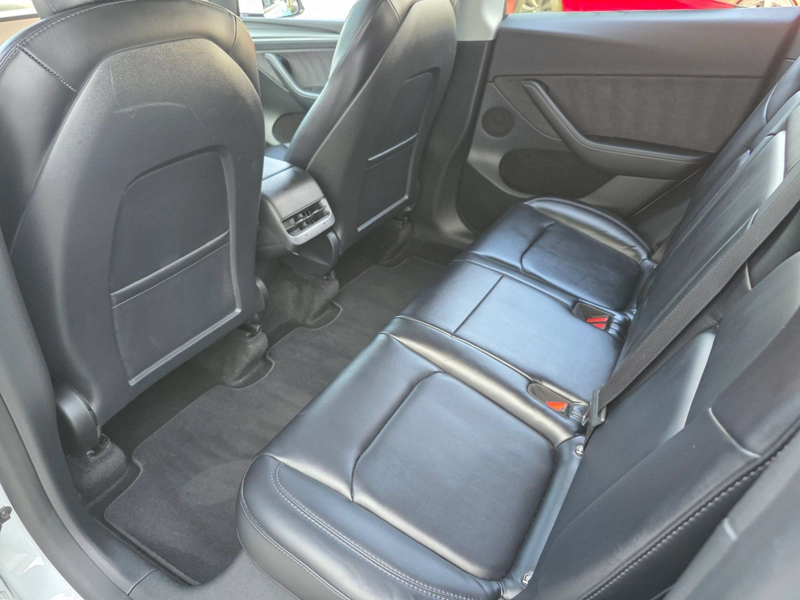 Used 2022 Tesla Model Y Long Range AWD/4WD image 32