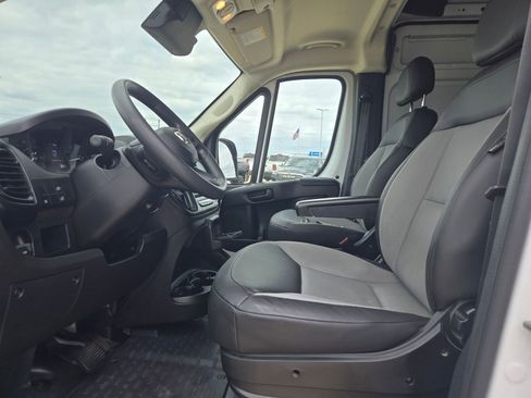 Used 2025 RAM ProMaster 3500 w/ Convenience Group FWD image 9