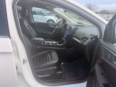 Certified 2024 Ford Edge SEL w/ Convenience Package AWD/4WD image 3