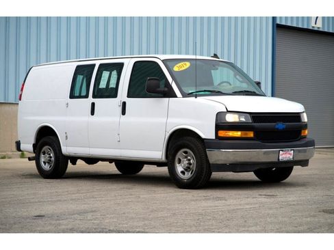 Used 2019 Chevrolet Express 2500 w/ Driver Convenience Package RWD image 3
