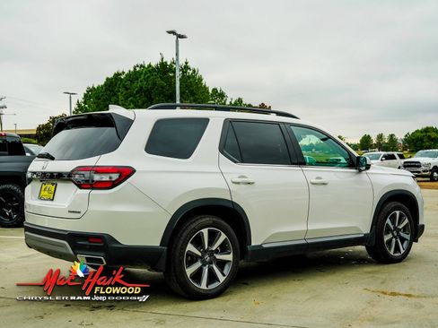 Used 2023 Honda Pilot Touring image 8