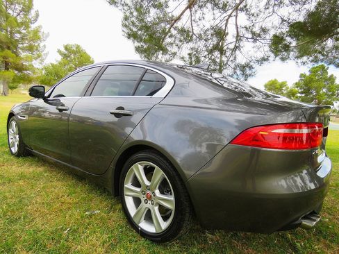 Used 2018 Jaguar XE Prestige image 4