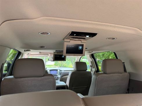 Used 2020 Chevrolet Suburban Premier AWD/4WD image 25